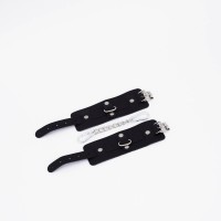 Черные кожаные наручники с хромированной фурнитурой Черные кожаные наручники с хромированной фурнитурой