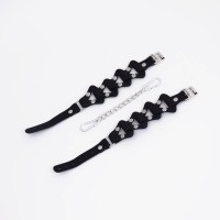 Черные кожаные оковы из звеньев